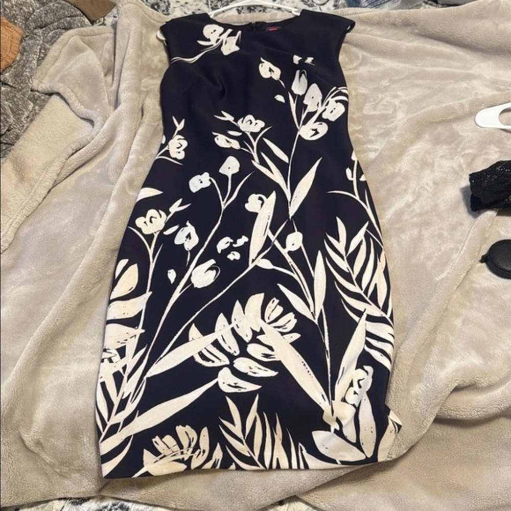 Vince Camuto || Navy and White Floral Midi Dress (6)